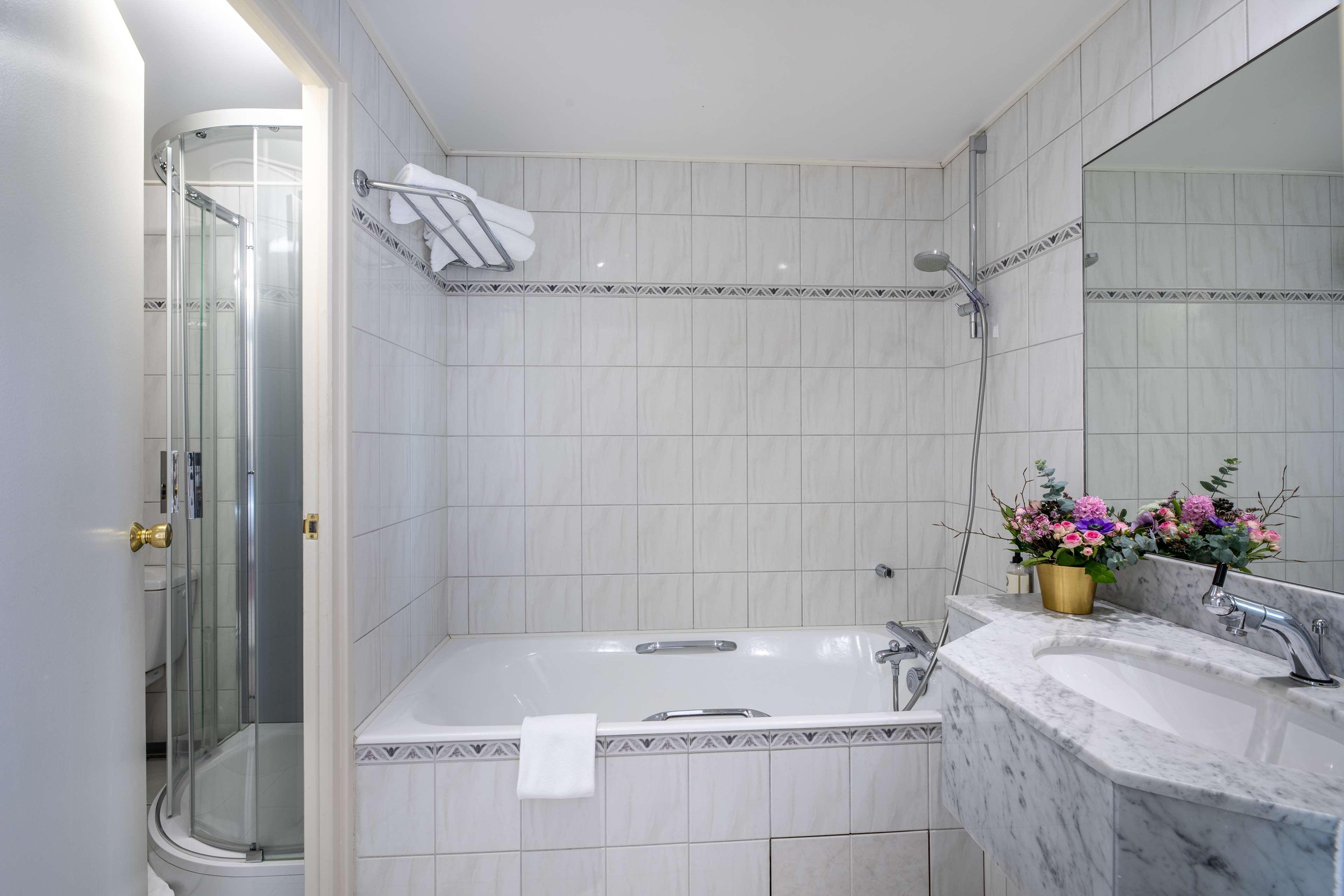 Best Western Grand Hotel De Bordeaux Aurillac Bagian luar foto