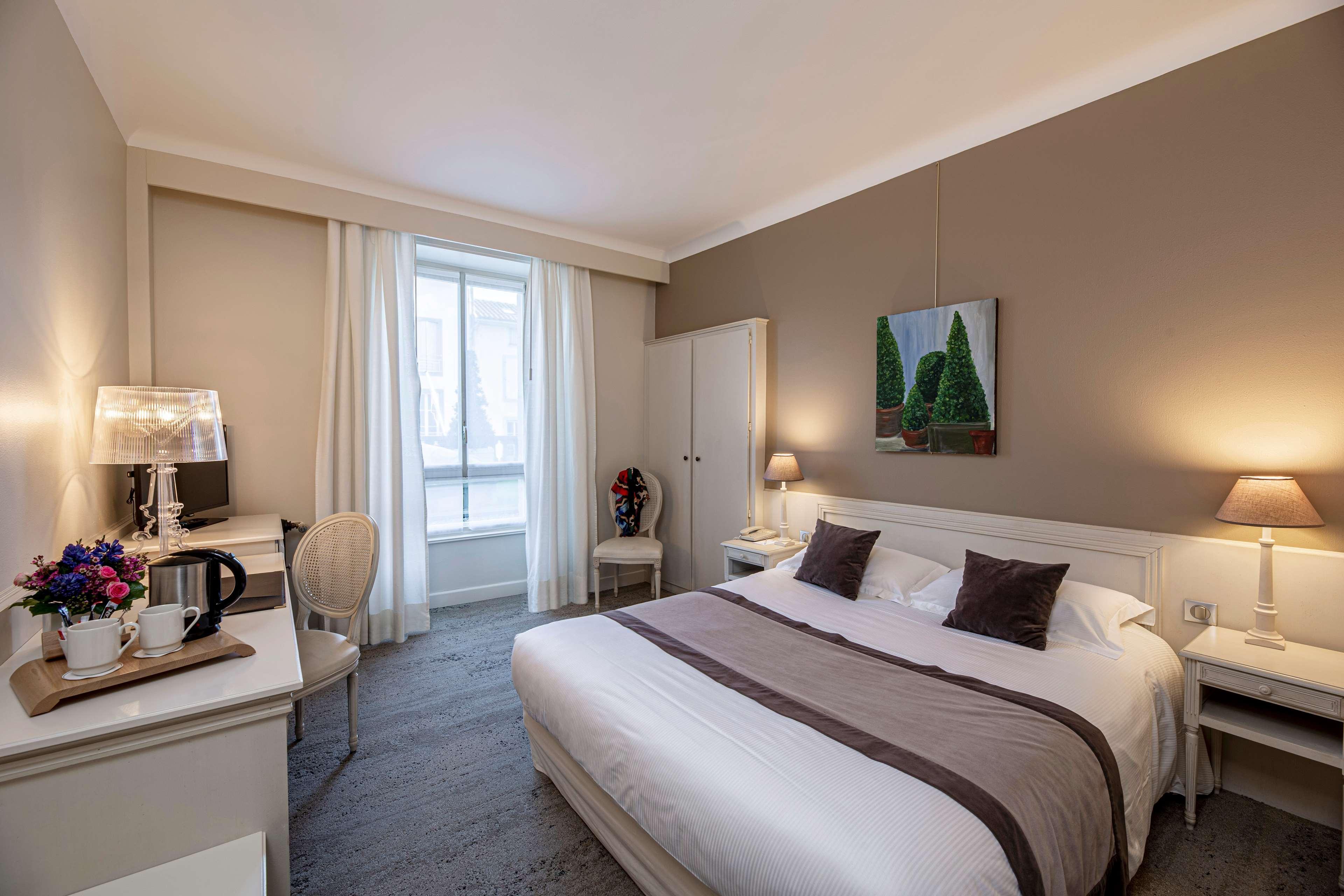 Best Western Grand Hotel De Bordeaux Aurillac Bagian luar foto