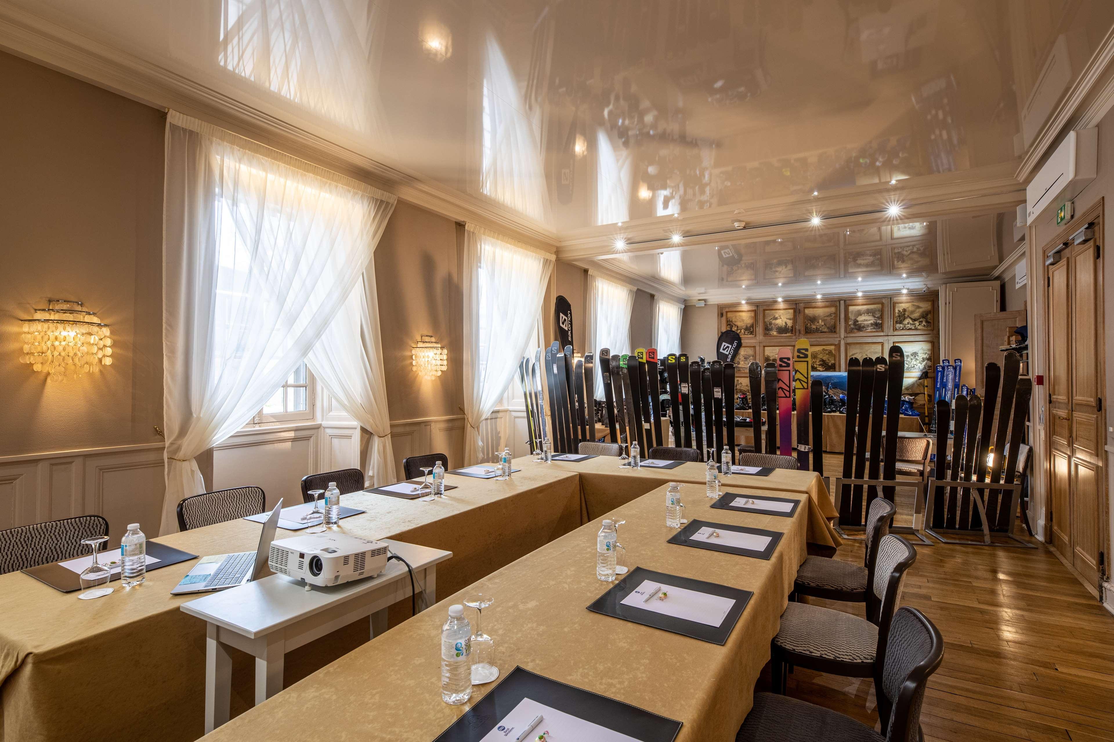 Best Western Grand Hotel De Bordeaux Aurillac Bagian luar foto